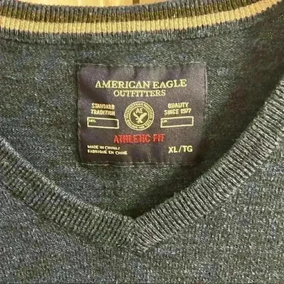 LIKE NEW
AMERICAN EAGLE OUTFITTERS Navy Blue Knit Sweater, XL - Like New - Picture 2 of 4